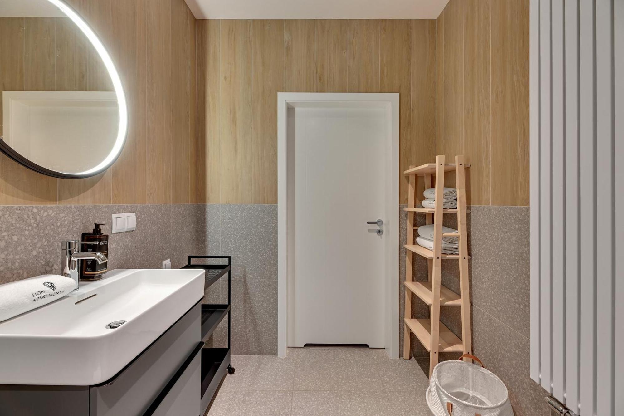 Scala City Center Apartments With Parking By Lion Apartments 그단스크 외부 사진