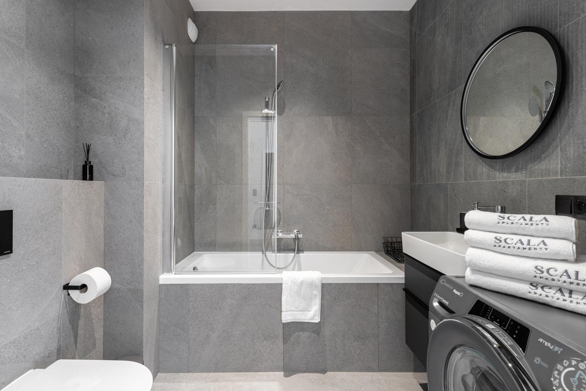 Scala City Center Apartments With Parking By Lion Apartments 그단스크 외부 사진